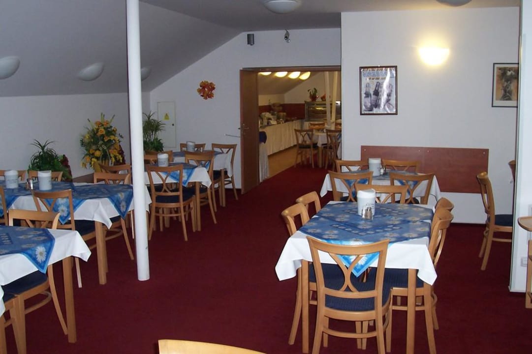 Frühstücksraum mit Büffet Hotel Beranek