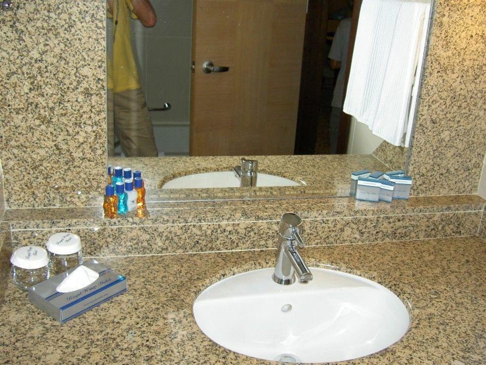 Bad Royal Wings Hotel