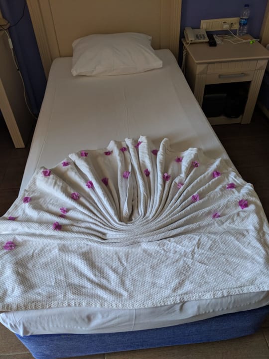 Die Animateure sorgen für reichlich spaß Club Turtas Beach Hotel