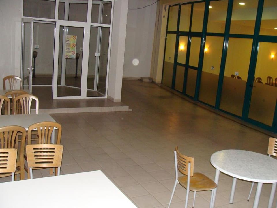 Taras przy restauracji Paradise Beach Hotel