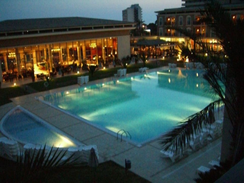 Pool bei Nacht Grupotel Playa de Palma Suites & Spa