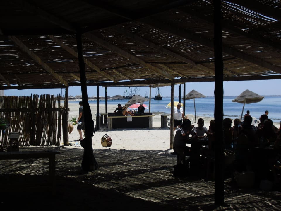 Nach dem Baden gabs Strandpicknik Hotel El Mouradi Djerba Menzel