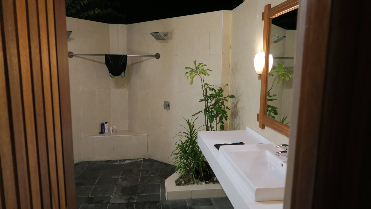 Dusche-WC NH Collection Maldives Reethi Resort