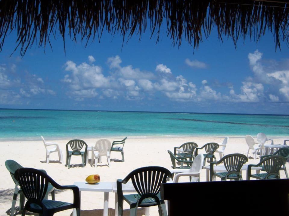 Blick aus dem Surf-Café Fihalhohi Maldives