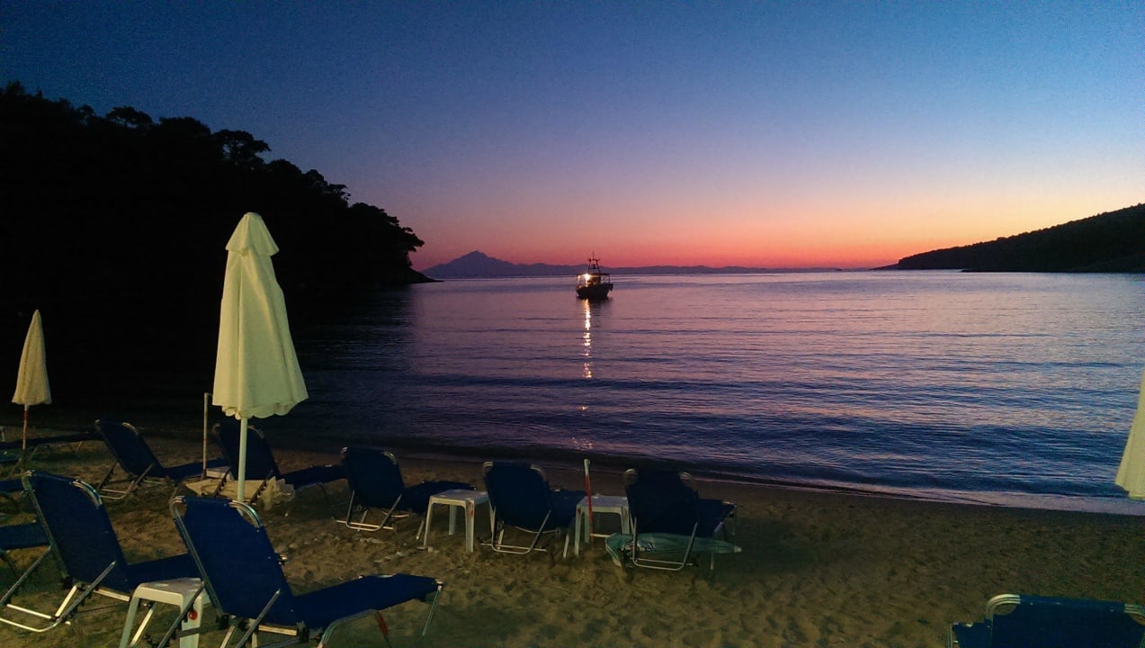 Sonnenuntergang beim Abendessen in der Taverne  Gorgona Rooms