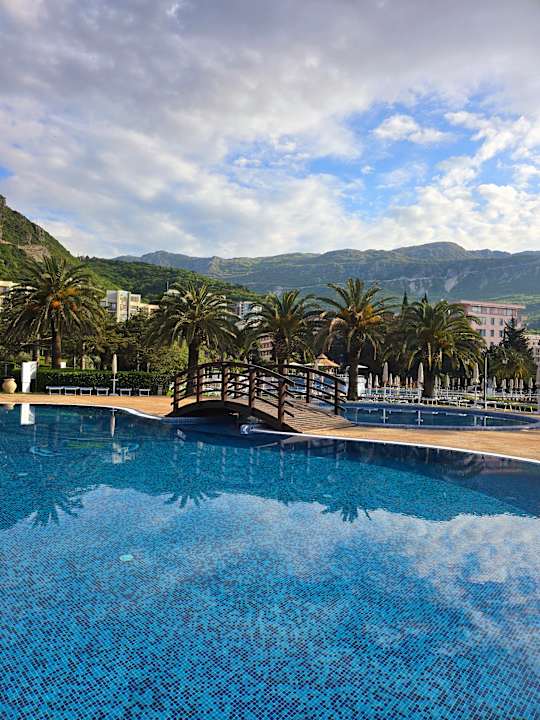 Pool Iberostar Waves Bellevue