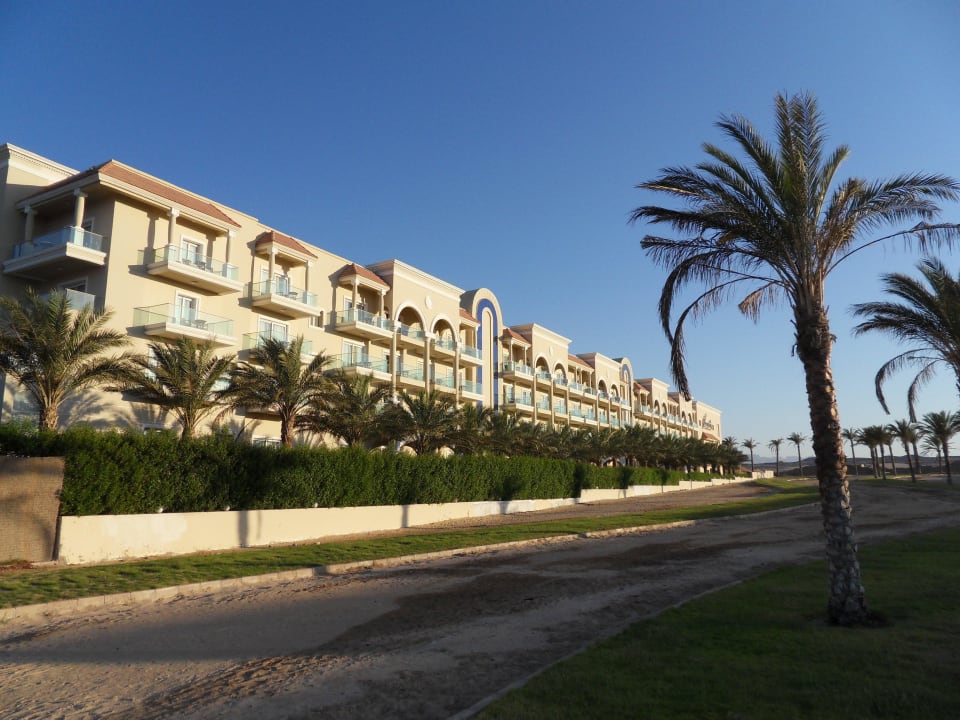 Anblick vom Nachbargrundstück Premier Le Reve Hotel & Spa