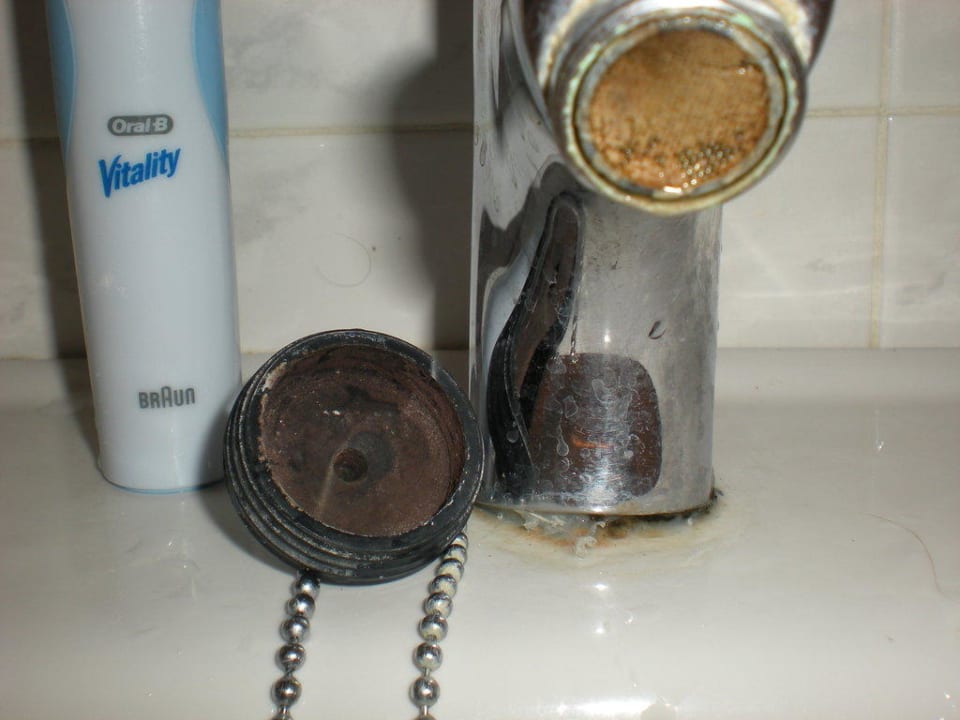 rostiger Wasserhahn im Bad Hotel Stavroula Palace