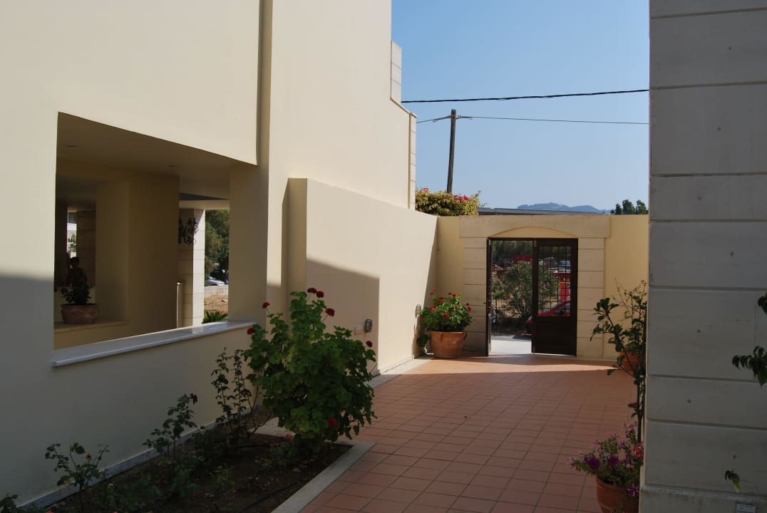 Wejście na teren hotelu Giannoulis - Grand Bay Beach Resort