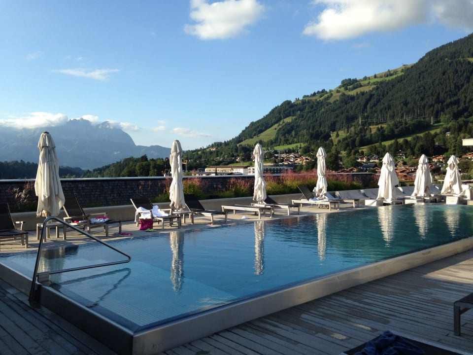 Dachpool mit Bergblick Hotel Schwarzer Adler