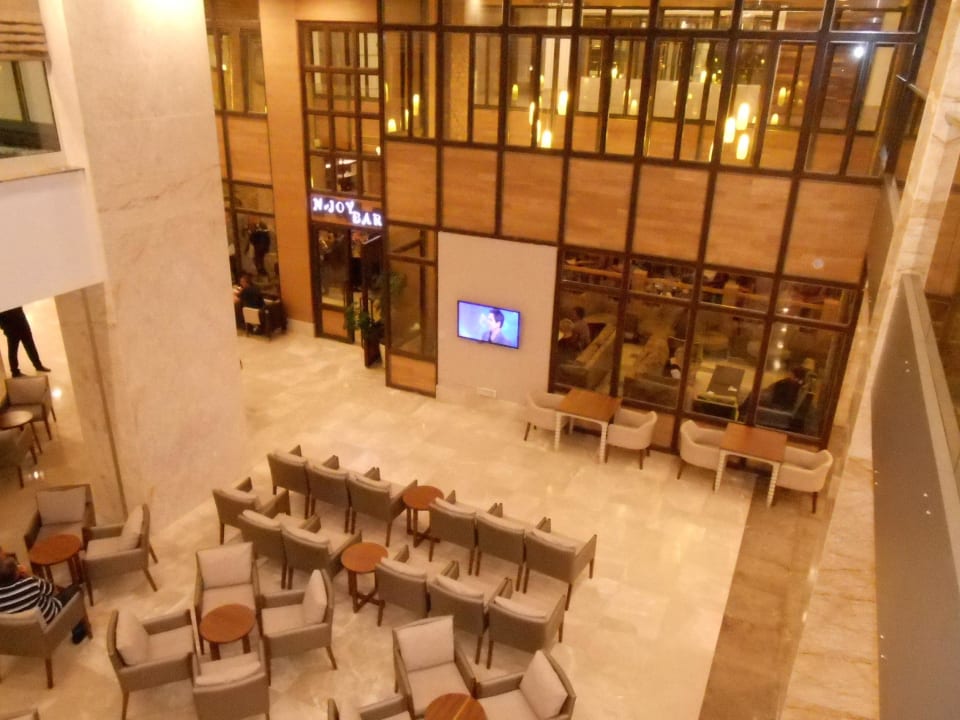 Blick von der Lobby zum Fernseher Sentido Trendy Verbena Beach