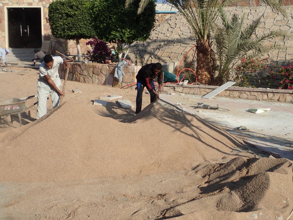Baustelle aber die Strasse war noch lauter Hotel Coral Garden