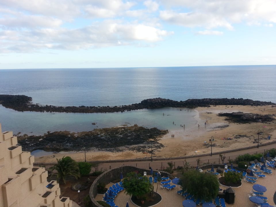 Die Bucht bei Ebbe. Hotel Grand Teguise Playa