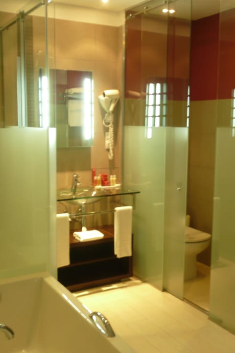 Futuristisches Bad Hotel & Spa Villa Olimpic@ Suites