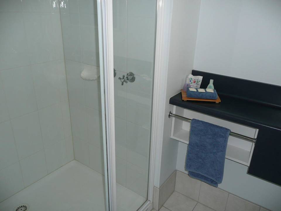 Dusche Apartments at Glen Isla