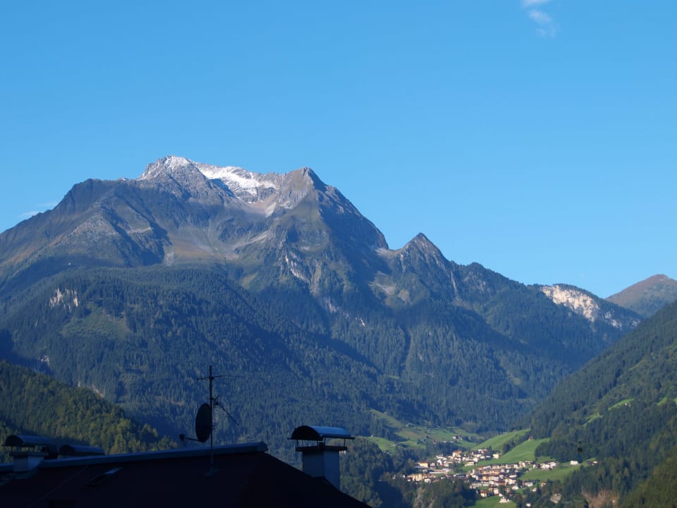 Blick vom Balkon Richtung Finkenberg Hotel & Pension Strolz