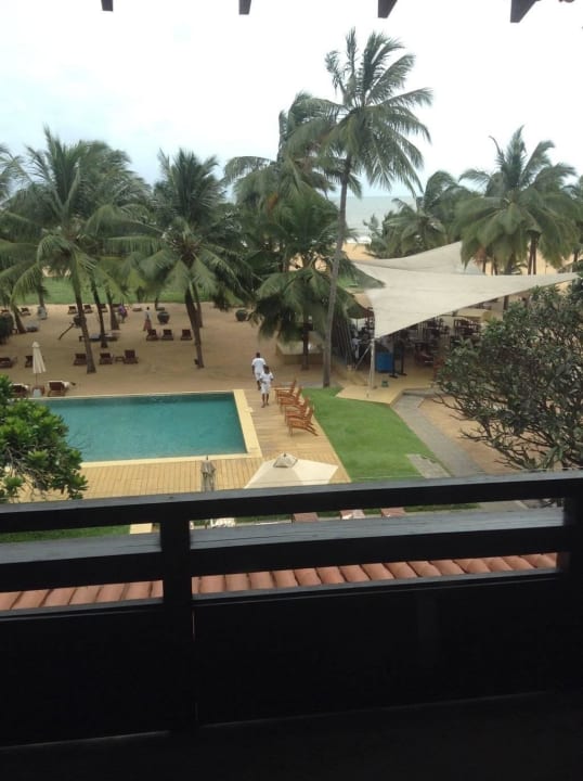 Pool mit Poolbar Hotel Jetwing Beach