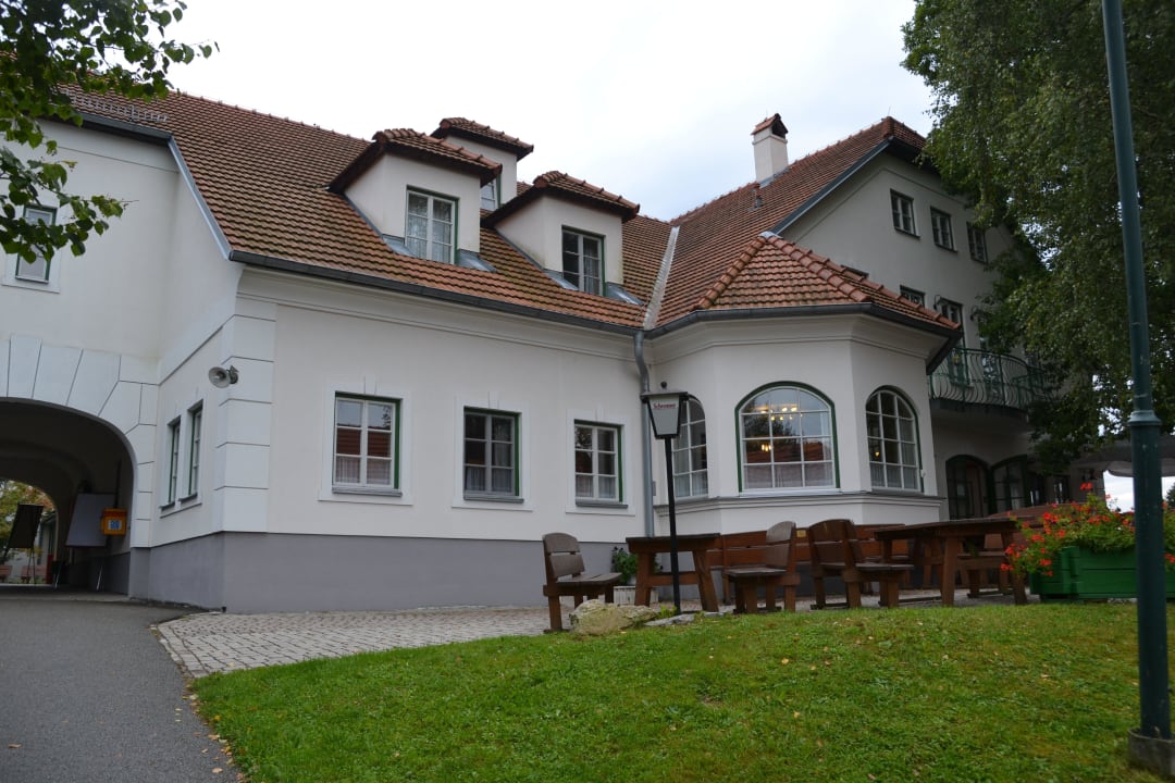 Reception/Dorfwirt Theater- und Feriendorf Königsleitn