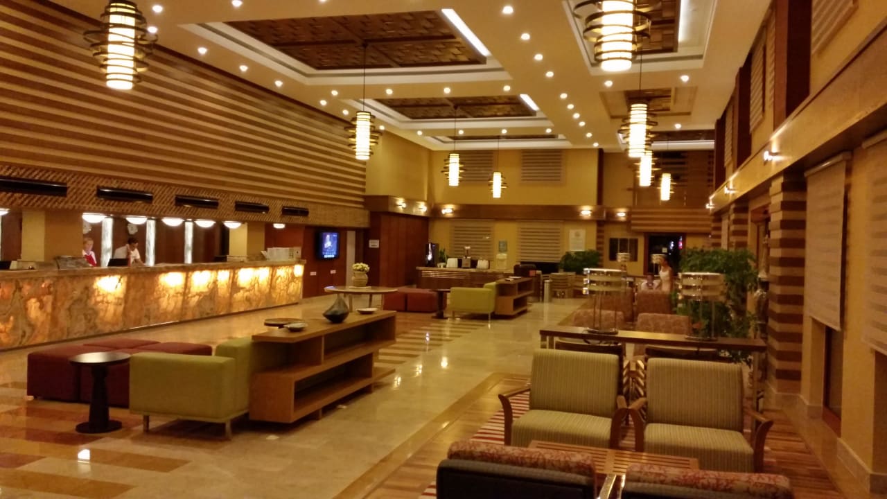 Lobby Club Grand Side