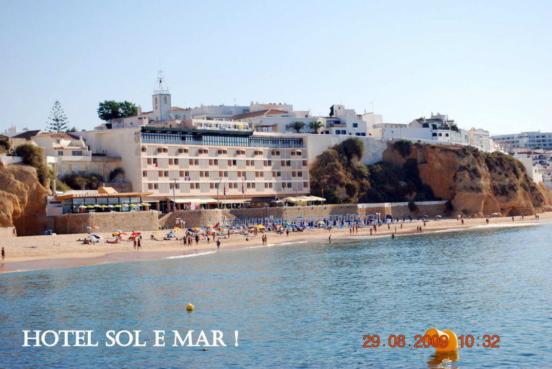 Gesamte Zimmeransicht vom Strand aus Hotel Sol e Mar Adults Only