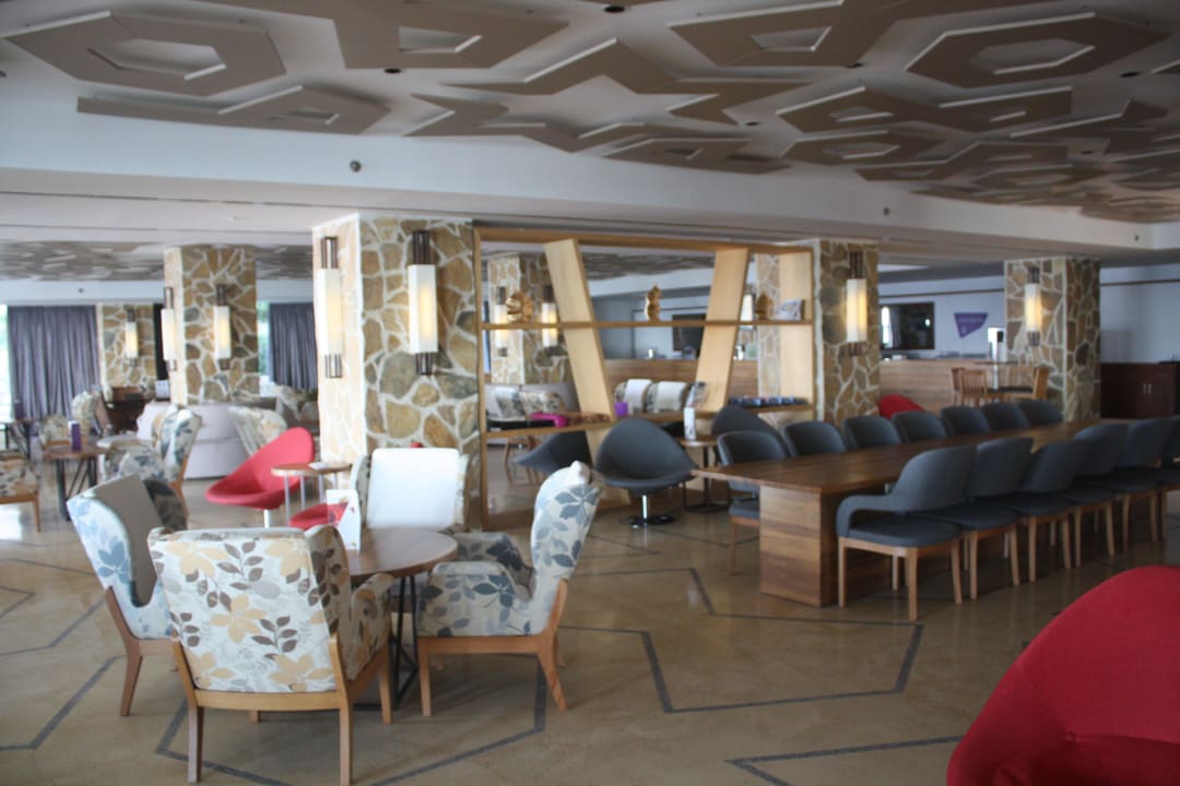 24h-Coffe-Shop-Bar von innen TUI BLUE Seno - Adults Only