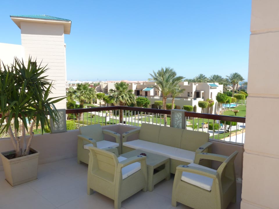 Hauptgebäude (Außenterrasse) Blick in Anlage Coral Sea Holiday Village