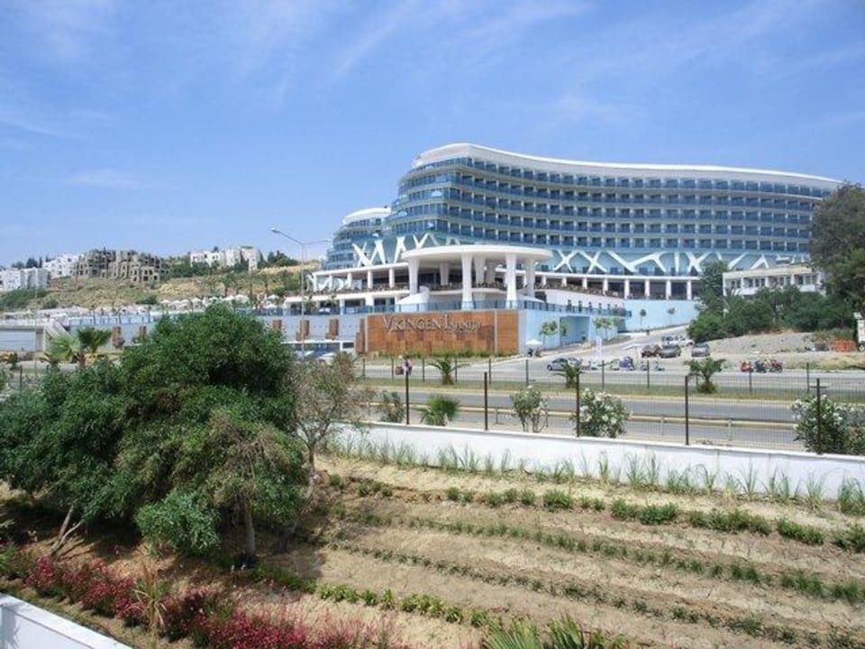 Blick auf das Hotel Vikingen Infinity Resort & Spa