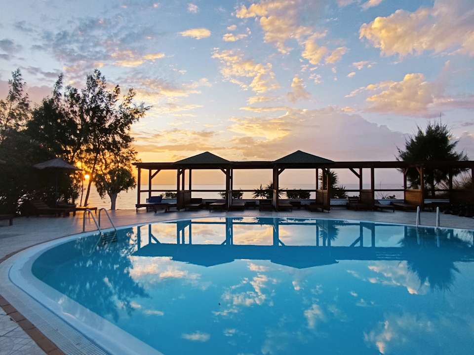 Pool Marina Playa Suite Hotel