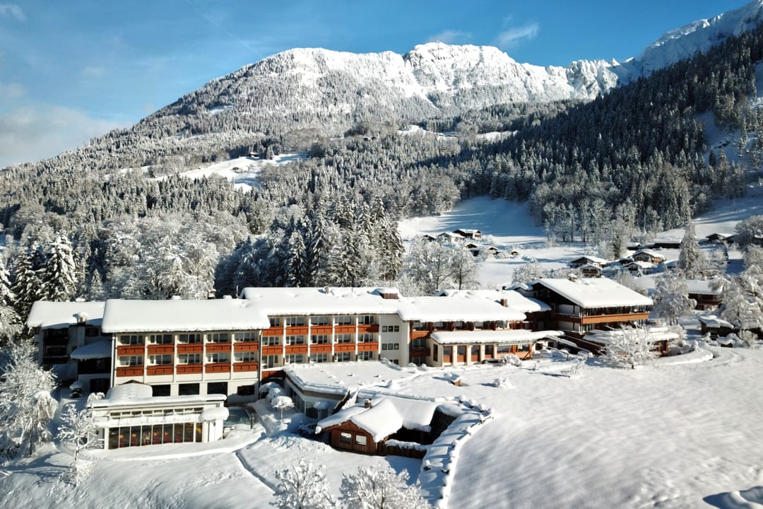 Außenansicht Alm- & Wellnesshotel Alpenhof