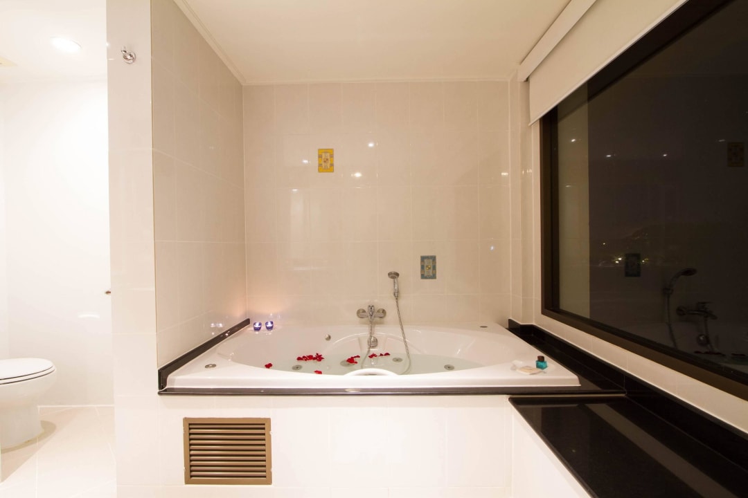 Bathtub in all rooms The Imperial River House Resort