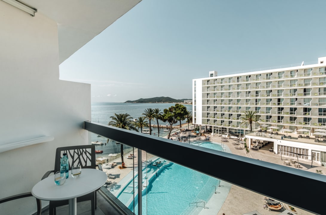 Zimmer The Ibiza Twiins