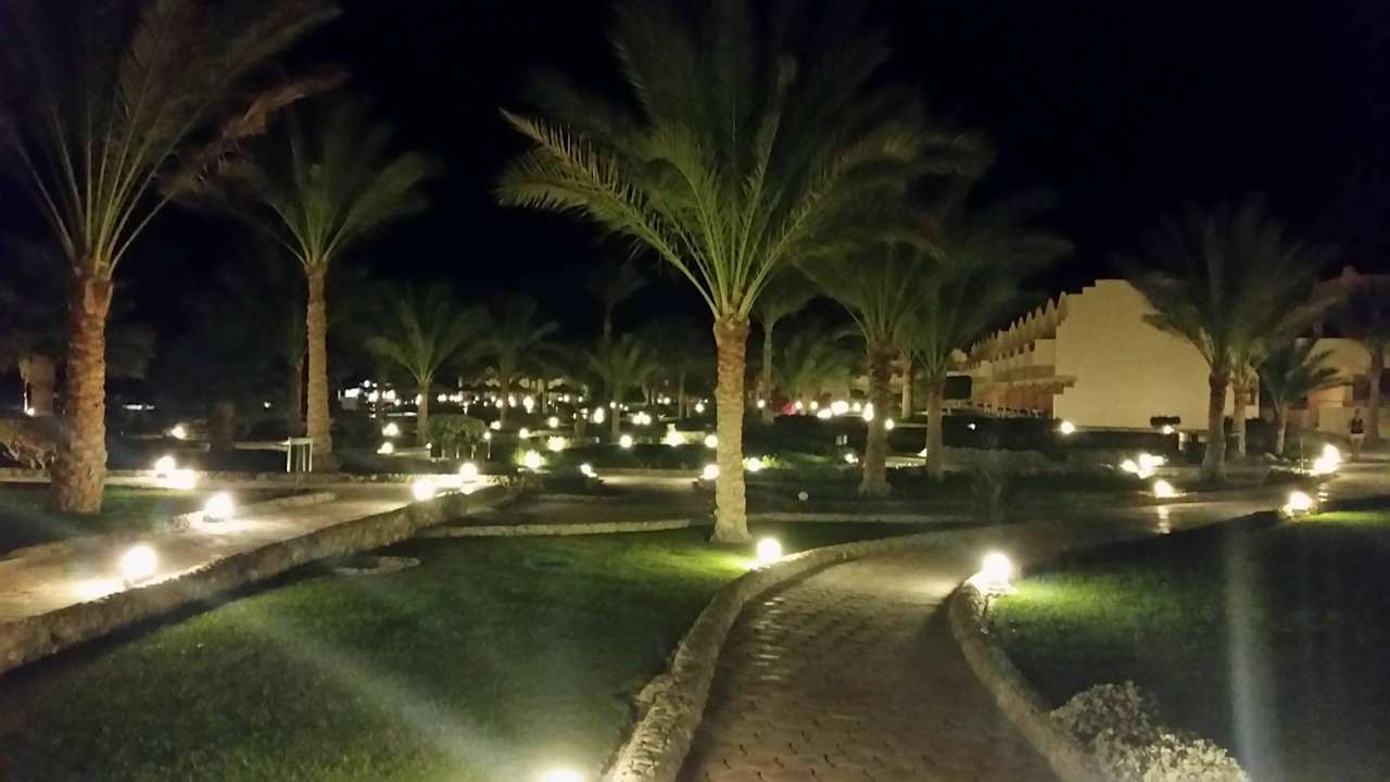 Beleuchtung am Abend Three Corners Sea Beach Resort