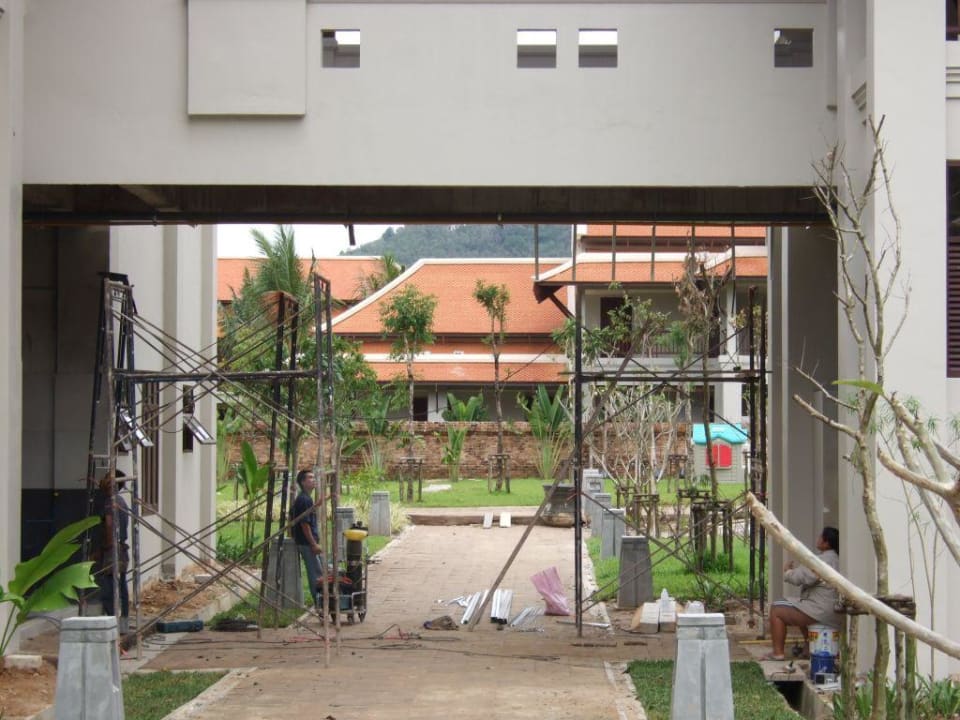 Durchgang unter Restaurant Khaolak Laguna Resort