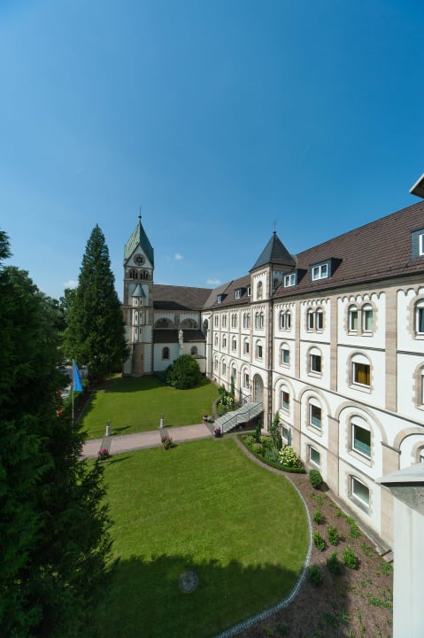 Blick auf die Hauptfront Gästehaus St. Bonifatiuskloster