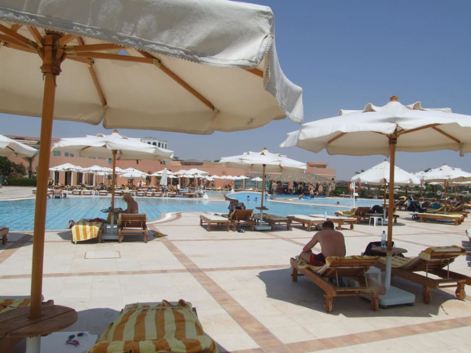 Main Pool Mövenpick Resort & Spa El Gouna