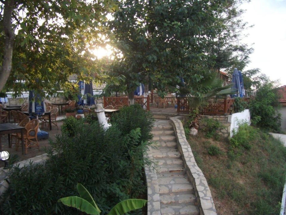 Weg zum Restaurant Adora Calma Beach Hotel