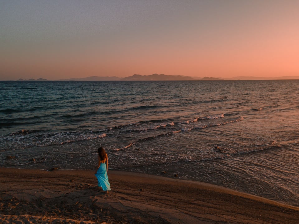 Strand TAF Villas Beach Resort with Tesla