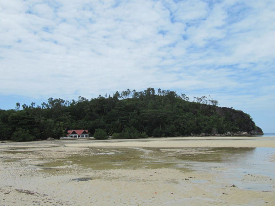 Strand bei Ebbe Auberge D'Anse Boileau