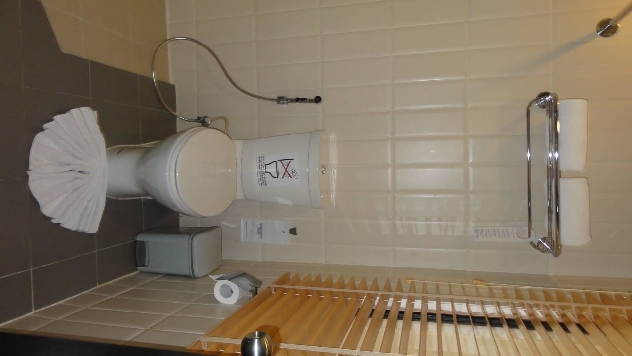 Toilet Deevana Patong Resort & Spa