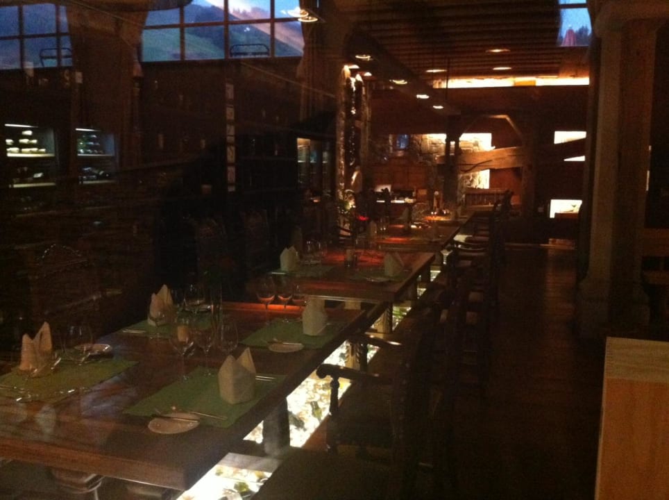 A la carte Restaurante (Weinkeller) The Alpine Palace