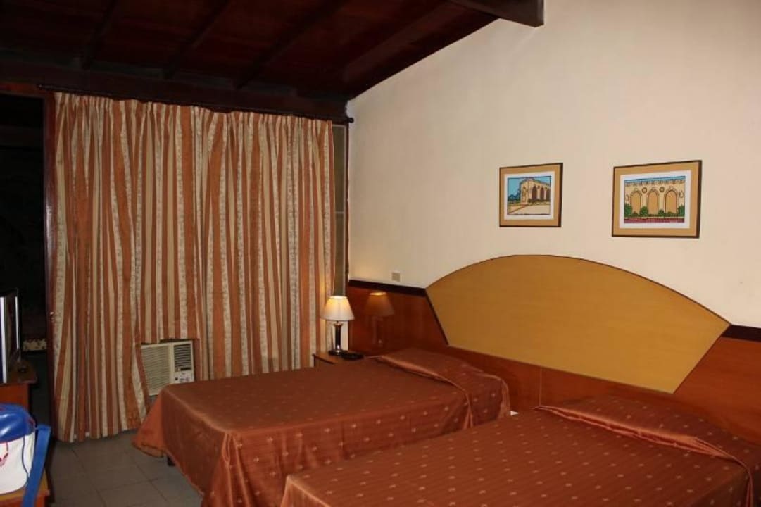 Im Zimmer Hotel Versalles