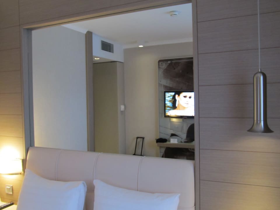 Bett & Spiegel TITANIC Comfort Berlin Mitte