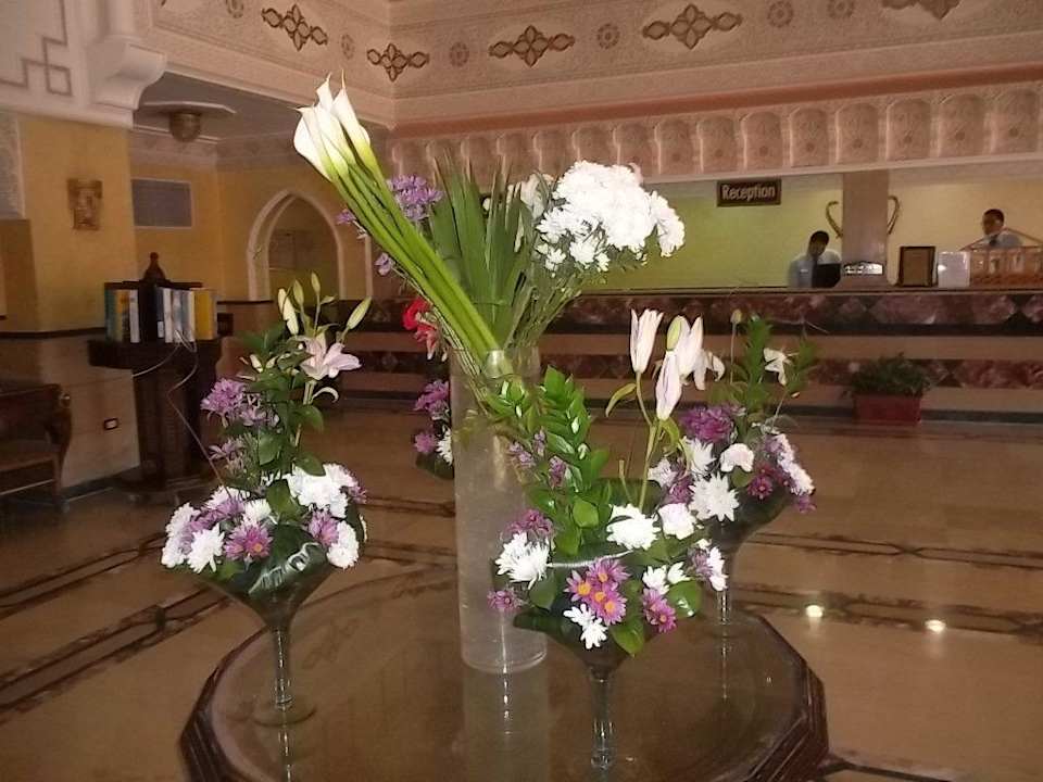 Blumen in der Lobby Pickalbatros Alf Leila Wa Leila Resort - Neverland Hurghada