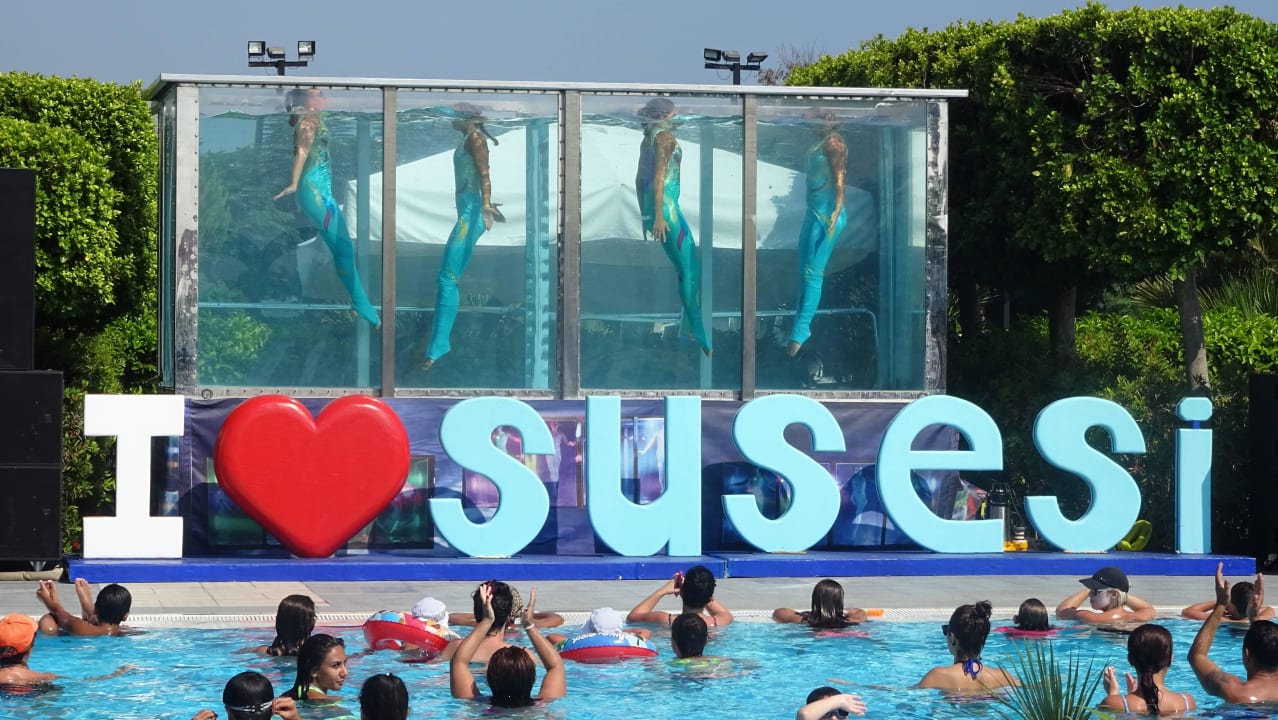 POOL PARTY Susesi Luxury Resort