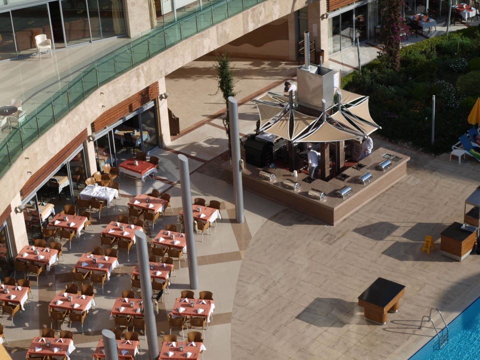 Aussenbuffet Alaiye Resort & Spa