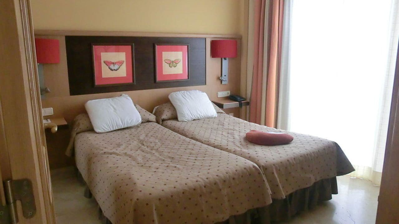 Bequemes und großes Bett Grupotel Playa de Palma Suites & Spa