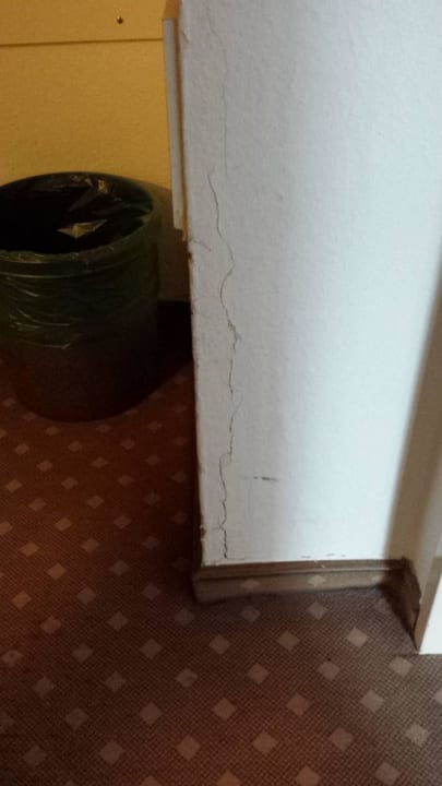 Risse in der Wand Cityhotel Thüringer Hof