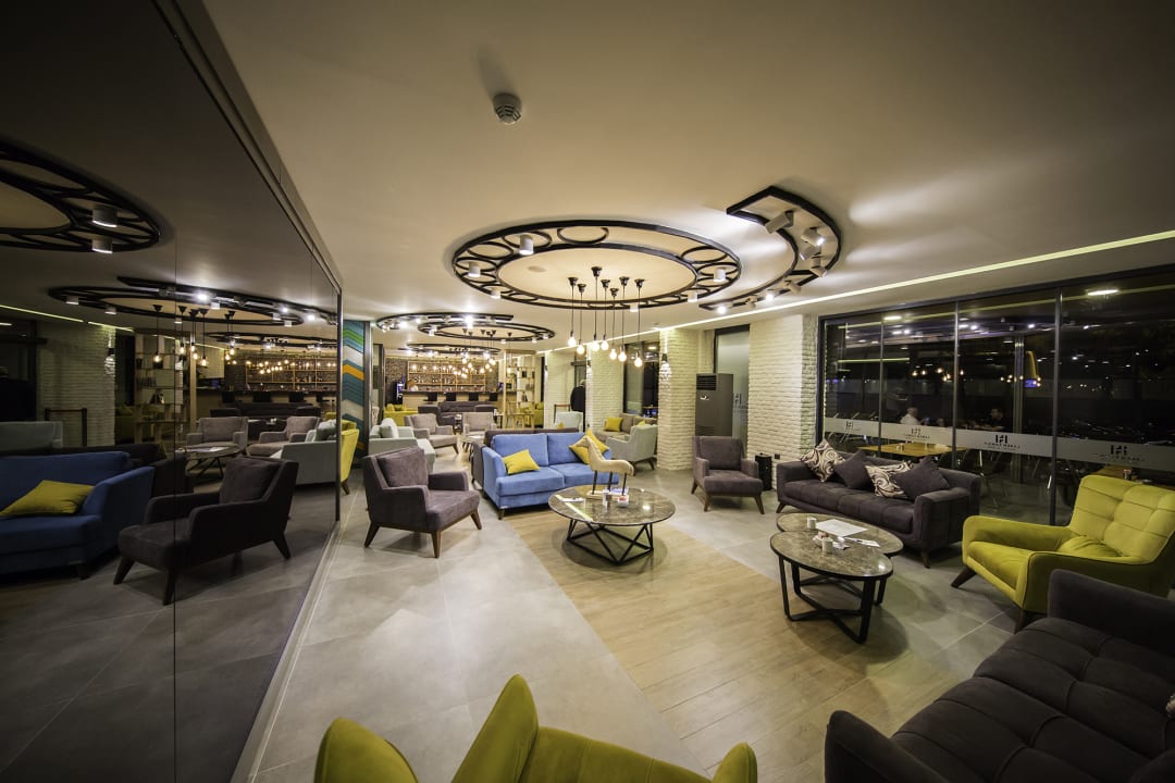Lobby Laren Family Hotel & SPA (Boutique Class)