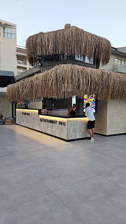 Pool Side Breeze Hotel