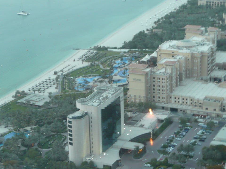 Le Meridien und Westin aus 52. Stock Le Meridien Mina Seyahi Beach Resort & Waterpark